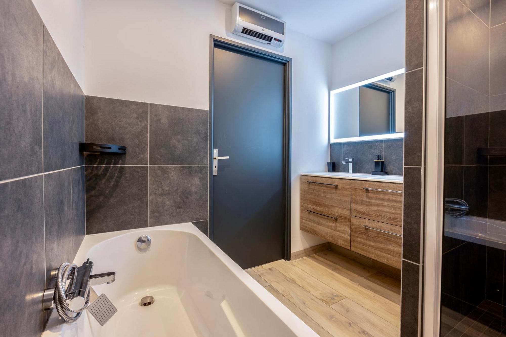 Maison T4 Climatisee Avec Jacuzzi A Lagord Eksteriør billede