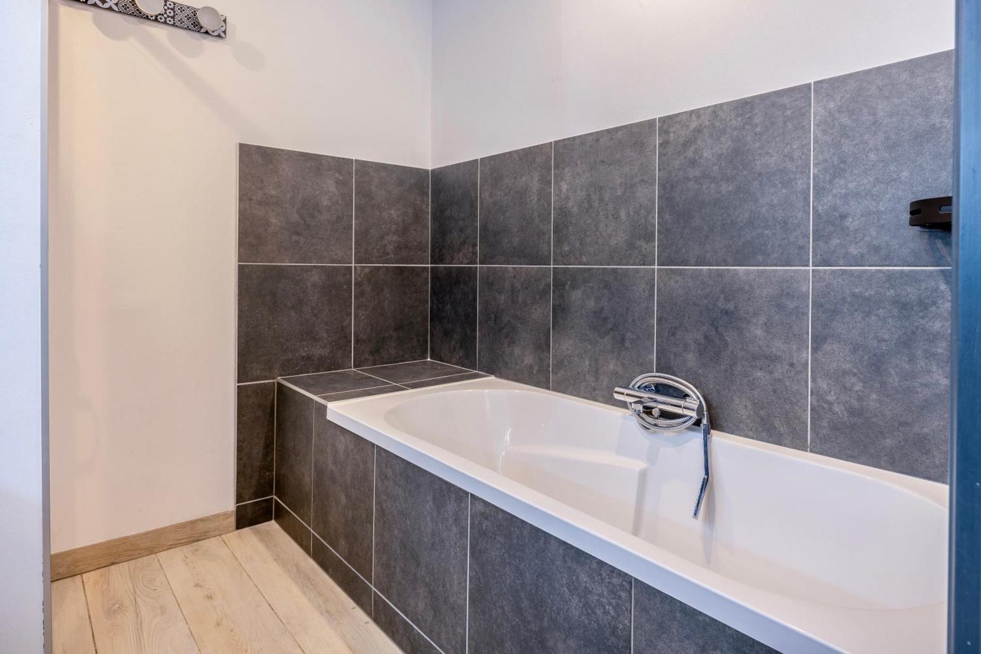 Maison T4 Climatisee Avec Jacuzzi A Lagord Eksteriør billede